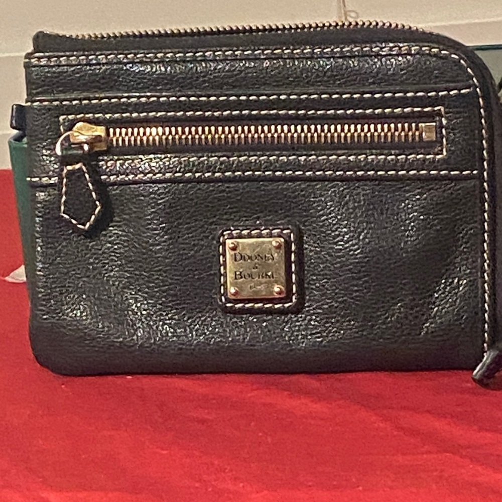 Dooney & Bourke Black Leather Zip Wristlet(Vintage) Gold hardware loaded - Picture 6 of 6